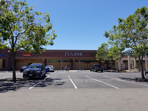 Shopping Mall «Powell Street Plaza Shopping Center», reviews and photos, 5795 Christie Ave, Emeryville, CA 94608, USA