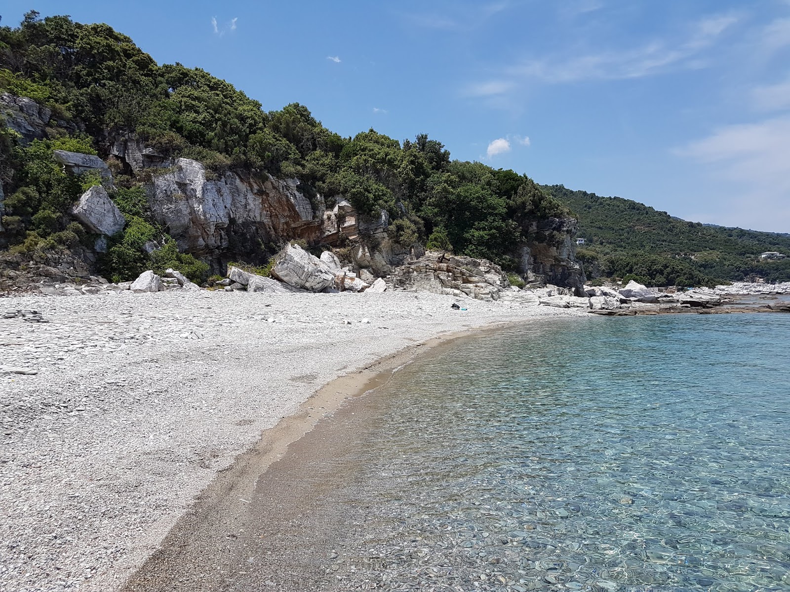 Foto av Kalamaki beach med turkos rent vatten yta
