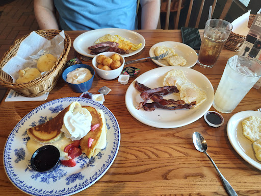 American Restaurant «Cracker Barrel Old Country Store», reviews and photos, 2920 Hospitality St, Tallahassee, FL 32303, USA