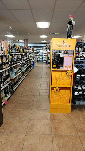 Liquor Store «Lafayette Wine & Liquor», reviews and photos, 30 Lafayette Sq, Vernon, CT 06066, USA