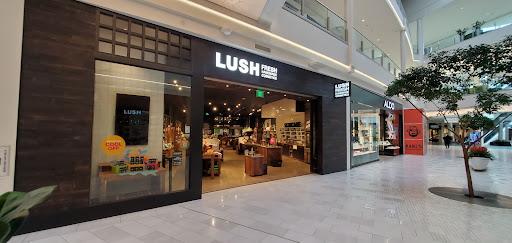 Cosmetics Store «Lush», reviews and photos, 112 E Broadway, Bloomington, MN 55425, USA