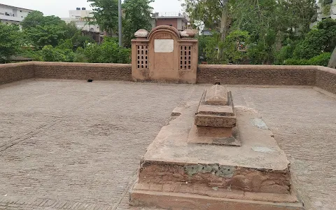 Ibrahim Lodhi Tomb image