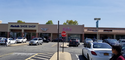 Shopping Mall «Lake Success Shopping Center», reviews and photos, 1526 Union Tpke, New Hyde Park, NY 11040, USA