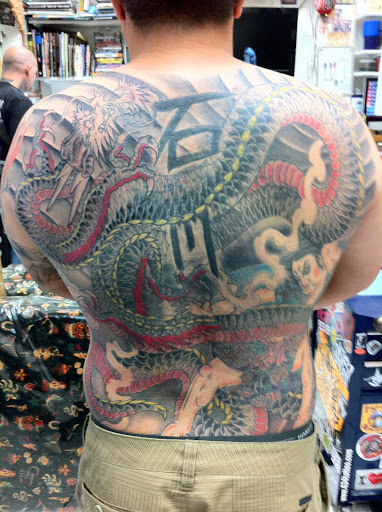 Explore skull tattoo ideas for men, creative tattoo ideas in Honolulu, available at 434 TATTOO WAIKIKI