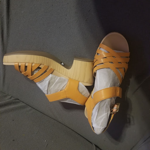 Shoe Store «DSW Designer Shoe Warehouse», reviews and photos, 937 Watters Creek Blvd, Allen, TX 75013, USA