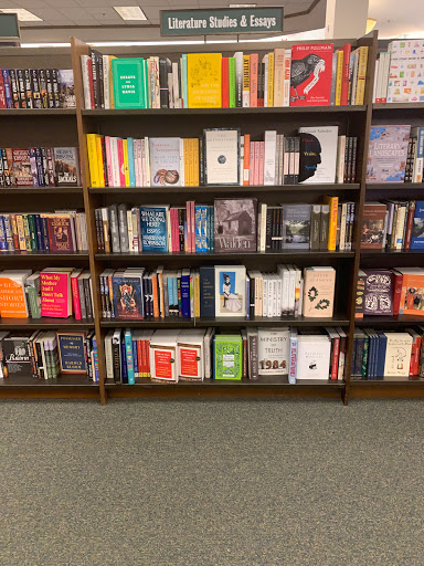 Book Store «Barnes & Noble Booksellers Mansell Crossings SC», reviews and photos, 7660 North Point Pkwy, Alpharetta, GA 30022, USA