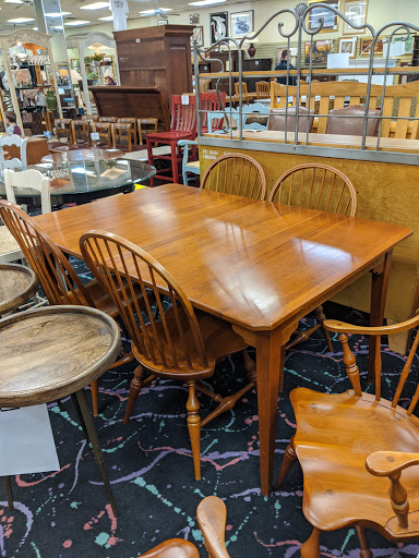 Shopping Mall «Gateway Shopping Center», reviews and photos, 221 E Swedesford Rd, Wayne, PA 19087, USA