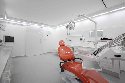 Doctor Motamedi Dental And Implant Clinic - Doctor Motamedi Dental And Implant Clinic