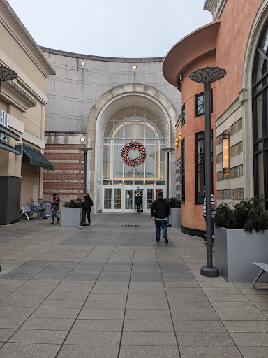 Shopping Mall «Menlo Park Mall», reviews and photos, 55 Parsonage Rd, Edison, NJ 08837, USA