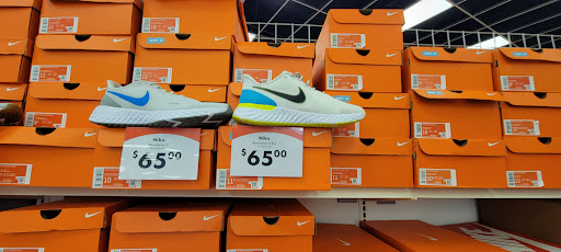 Shoe Store «Shoe Carnival», reviews and photos, 2105 N Prospect Ave, Champaign, IL 61822, USA