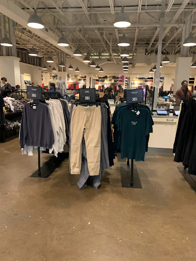 Clothing Store «Abercrombie & Fitch», reviews and photos, 651 Kapkowski Rd, Elizabeth, NJ 07201, USA