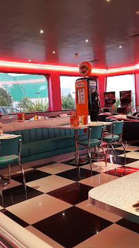 Atmosphère du Restaurant américain Tommy's Diner à Mondeville - n°7