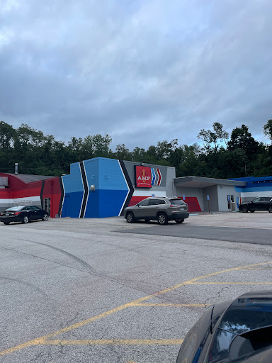 Bowling Alley «AMF Noble Manor Lanes», reviews and photos, 2440 Noblestown Rd, Pittsburgh, PA 15205, USA