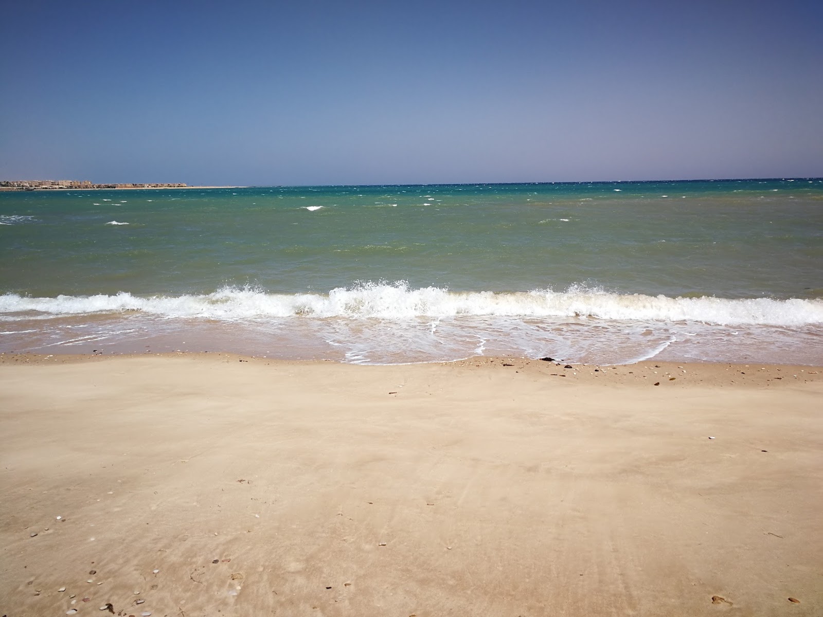 Valokuva La Serena Beachista. pinnalla turkoosi vesi:n kanssa