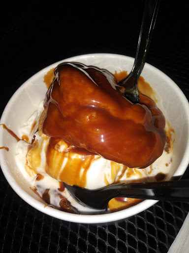 Ice Cream Shop «Sanders Chocolate & Ice Cream Shoppes - Wyandotte», reviews and photos, 3042 Biddle Ave, Wyandotte, MI 48192, USA