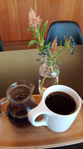 Coffee Shop «Intelligentsia Coffee Wicker Park Coffeebar», reviews and photos, 1609 W Division St, Chicago, IL 60622, USA