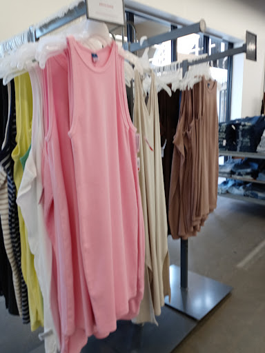 Clothing Store «Old Navy», reviews and photos, 15661 S Apopka Vineland Rd, Orlando, FL 32821, USA
