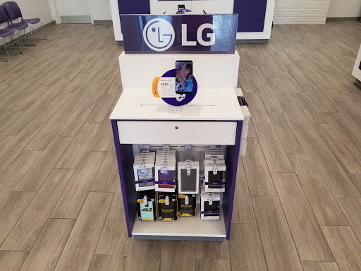 Cell Phone Store «MetroPCS Corporate Store», reviews and photos, 7780 NW 25th St, Miami, FL 33126, USA