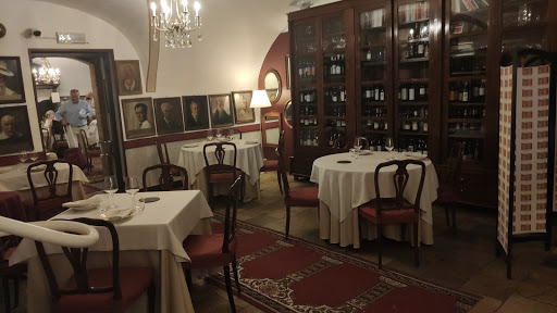 Restaurants go with friends Turin