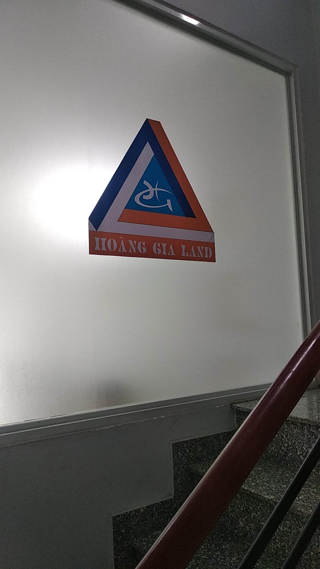 Công Ty Tnhh Tư Vấn Xây Dựng Thương Mại Dịch Vụ Hoàng Gia Land