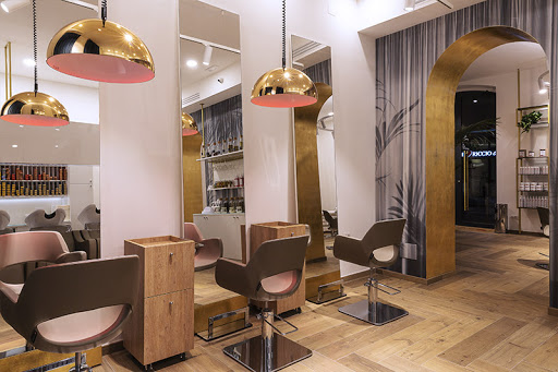 Saloni di parrucchieri giapponesi per la stiratura dei capelli Milano
