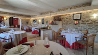 Atmosphère du Restaurant français Auberge des Chenêts à Vault-de-Lugny - n°8