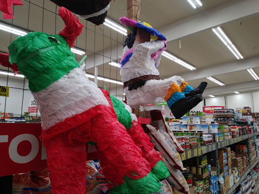 Grocery Store «Grocery Outlet Bargain Market», reviews and photos, 354 S 1st Ave, Hillsboro, OR 97123, USA