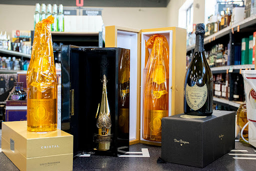 Liquor Store «Shoregate Beverage & Liquor», reviews and photos, 30498 Lakeshore Blvd, Willowick, OH 44095, USA