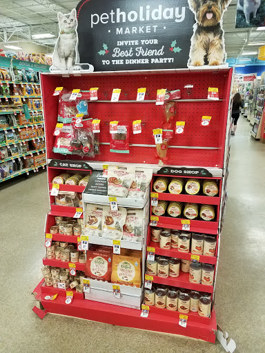 Pet Supply Store «PetSmart», reviews and photos, 5 Main St, East Hartford, CT 06118, USA