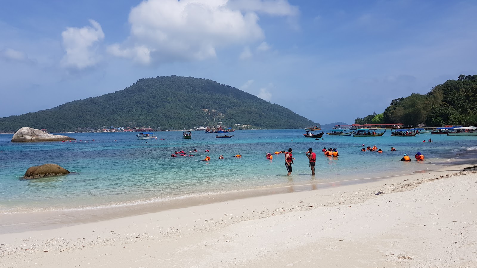 Φωτογραφία του Teluk Keke Beach παροχές περιοχής