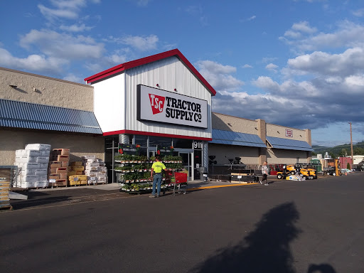 Home Improvement Store «Tractor Supply Co.», reviews and photos, 911 Griffin Ave, Enumclaw, WA 98022, USA