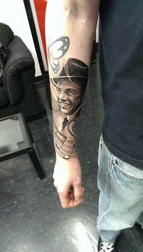 Tattoo Shop «Under the Gun Tattoo Studio», reviews and photos, 3998 Alum Creek Dr, Columbus, OH 43207, USA