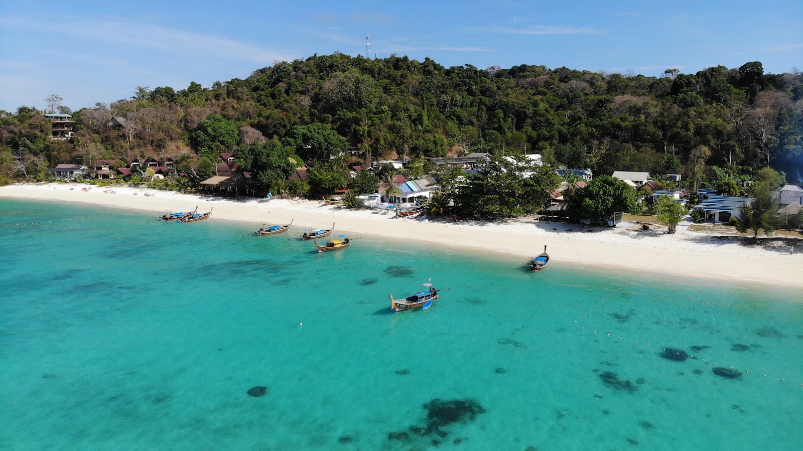 Foto de Praia Phi Phi Long com muito limpo nível de limpeza