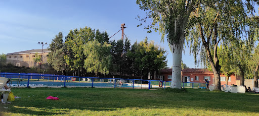 Piscina Pública Municipal de Castellar de Santiago. en Castellar de Santiago, Ciudad Real
