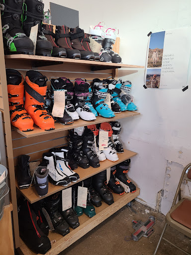 Camping Store «REI», reviews and photos, 200 Ridge Pike #115, Conshohocken, PA 19428, USA