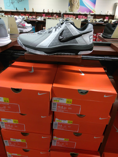 Shoe Store «Shoe Dept. Encore», reviews and photos, 452 W 14 Mile Rd, Troy, MI 48083, USA