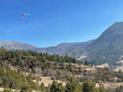 Ecole Professionnelle de parapente Haut les Mains à Barrême