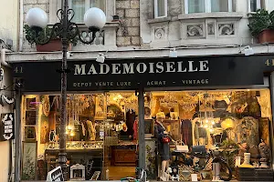 Dépôt vente luxe Mademoiselle. Vintage et Antiquités. Antiquaire à Nice. image
