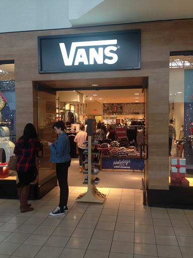 Vans, 3393 Peachtree Rd NE #3110a, Atlanta, GA 30326, USA, 
