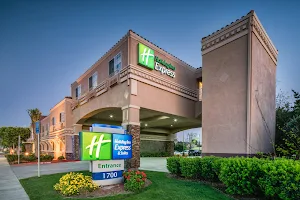 Holiday Inn Express & Suites Santa Clara, an IHG Hotel image