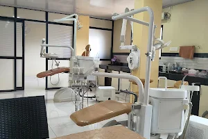 32 gems dental clinic : pilathara image