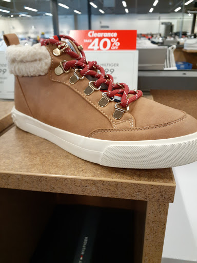 Shoe Store «DSW Designer Shoe Warehouse», reviews and photos, 6971 Grand Ave, Gurnee, IL 60031, USA