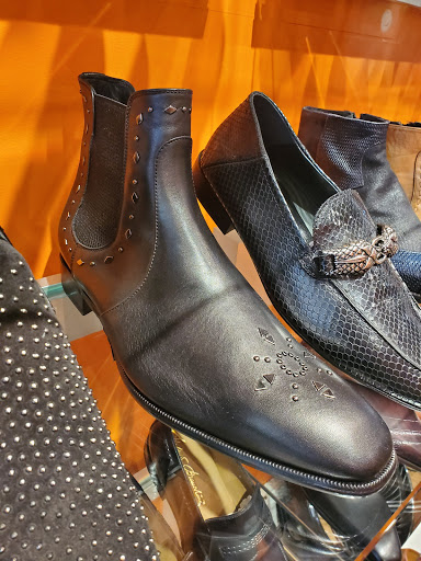 Shoe Store «Blue Sole Shoes», reviews and photos, 1805 Chestnut St # 1, Philadelphia, PA 19103, USA