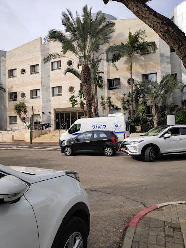 אמסטרדם 1, פתח תקווה