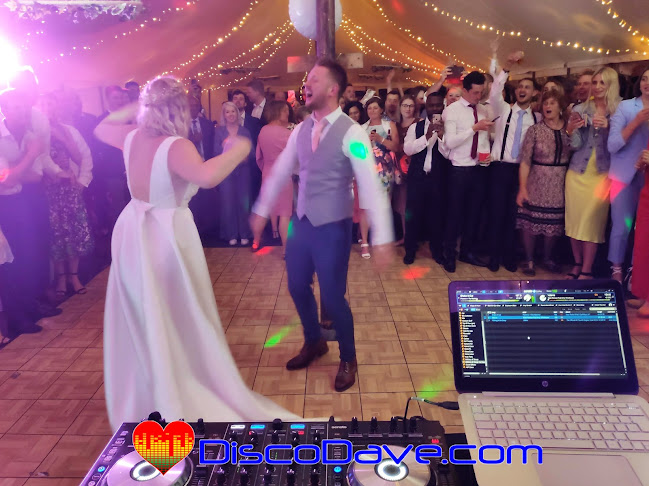 Comments and reviews of DiscoDave.com | Mobile DJ for Greater Manchester | Wedding, Birthday & Corporate Discos