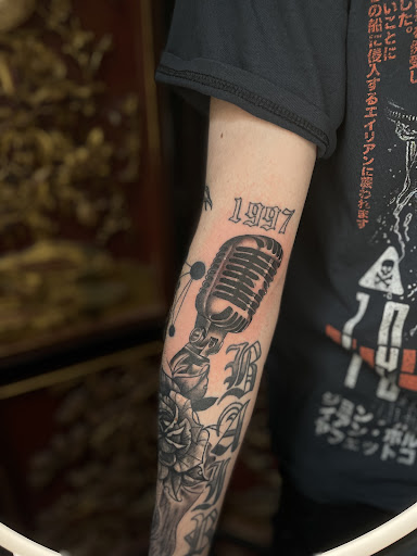 Explore flower tattoo ideas for women, creative tattoo ideas in Redmond, available at La Familia Tattoo