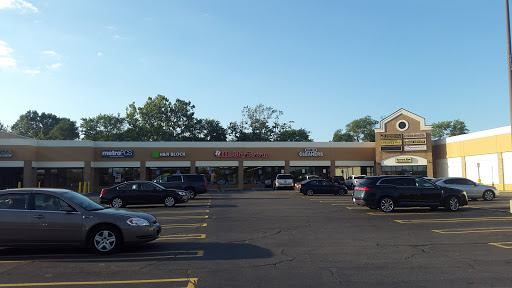 Shopping Mall «Harvard Row Mall», reviews and photos, 21762 W Eleven Mile Rd, Southfield, MI 48076, USA