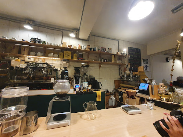 LO BI CAFÉ KMC 陋皕咖啡 高流店