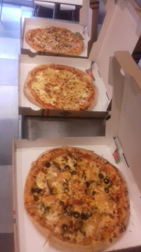 Pizza du Pizzeria Mathys à Saint-Ouen-sur-Seine - n°2