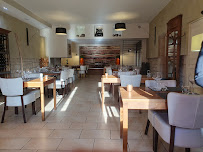 Atmosphère du Restaurant La Grignotine à Pommiers - n°3
